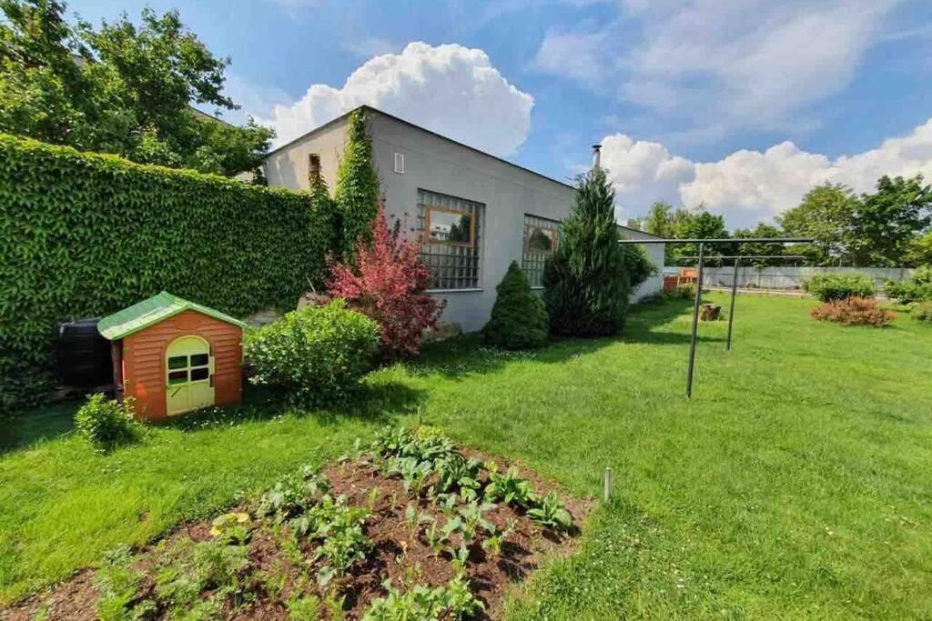 Family Apartment With Garden And Parking Spot Ceske Budejovice Luaran gambar