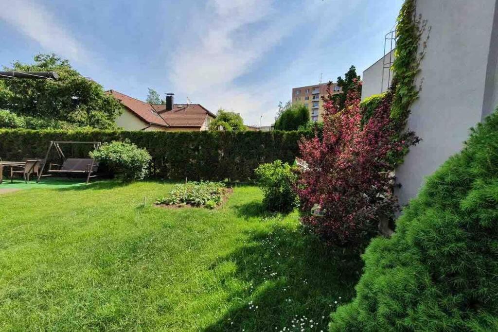 Family Apartment With Garden And Parking Spot Ceske Budejovice Luaran gambar